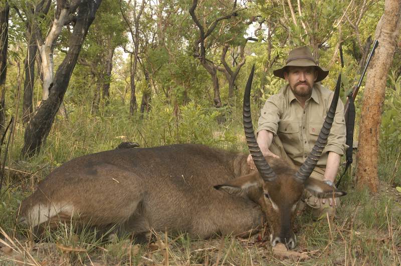 Forfatteren med nedlagt antilope